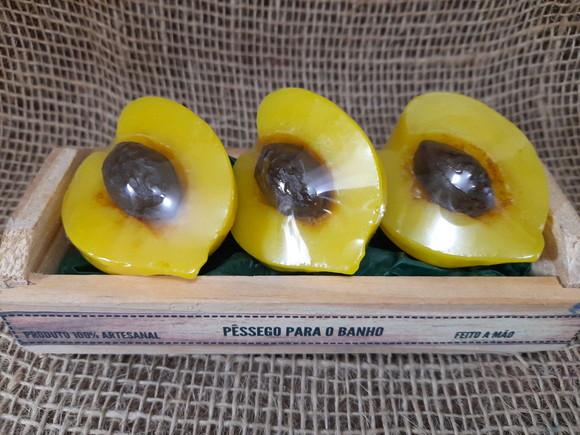 Caixote Pêssegos para o Banho