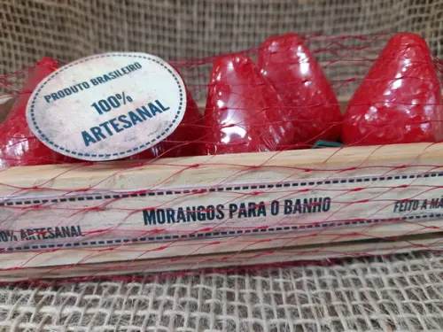 Caixote Morangos para o Banho