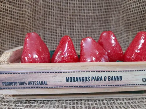 Caixote Morangos para o Banho