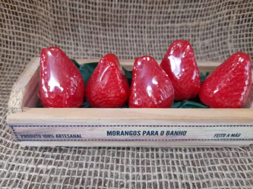 Caixote Morangos para o Banho