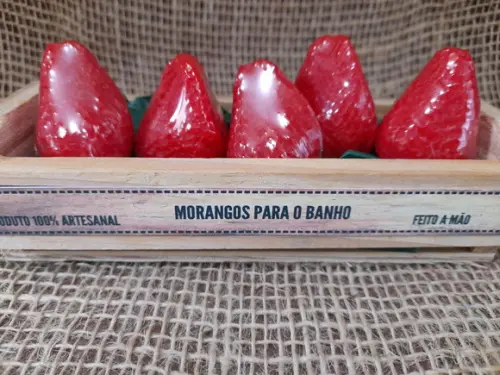 Caixote Morangos para o Banho