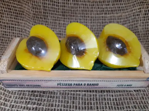 Caixote Pêssegos para o Banho
