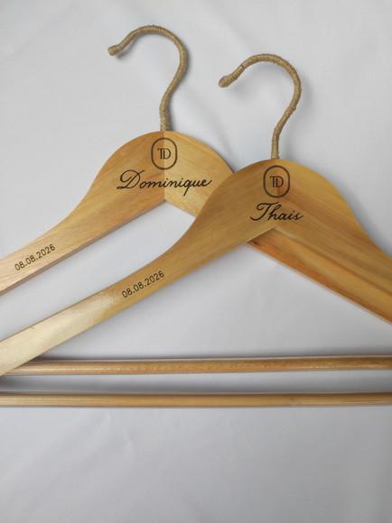 2 Cabides para Casamento Personalizados