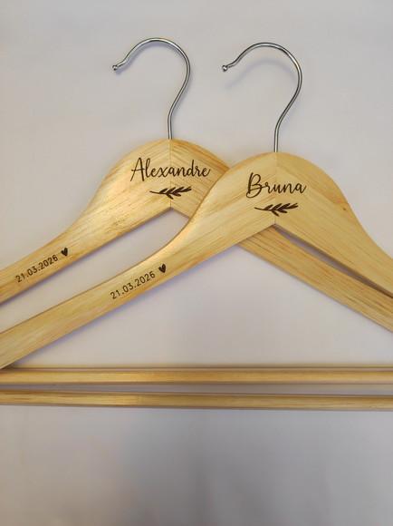 2 Cabides para Casamento Personalizados