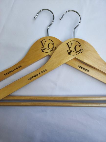 2 Cabides para Casamento Personalizados