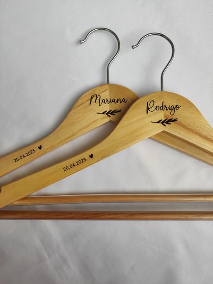 2 Cabides para Casamento Personalizados