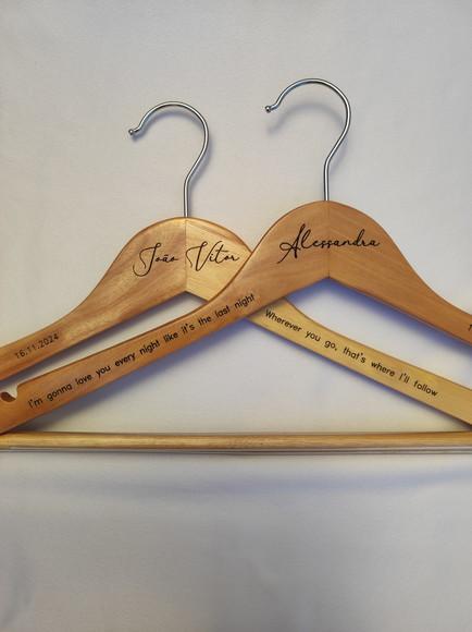 2 Cabides para Casamento Personalizados