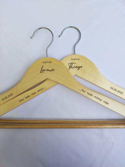 2 Cabides para Casamento Personalizados