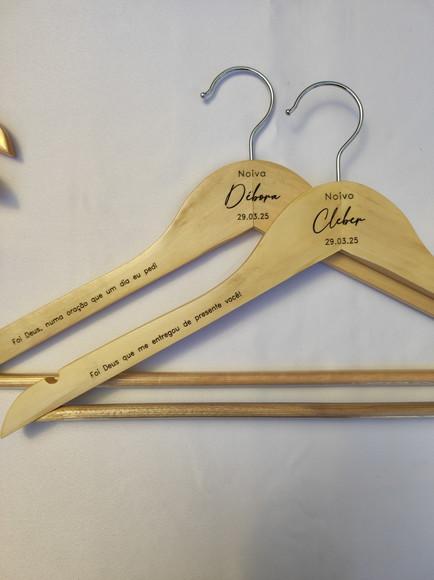 2 Cabides para Casamento Personalizados