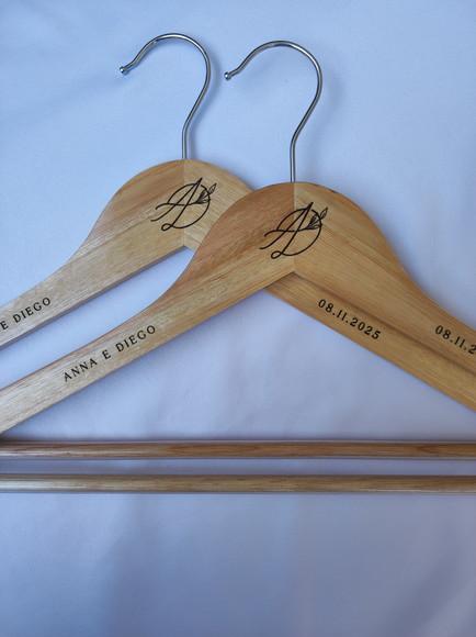 2 Cabides para Casamento Personalizados