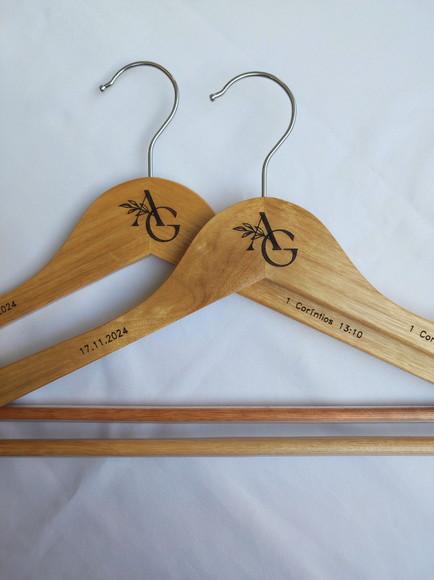 2 Cabides para Casamento Personalizados