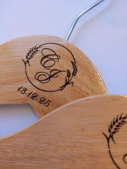 2 Cabides para Casamento Personalizados