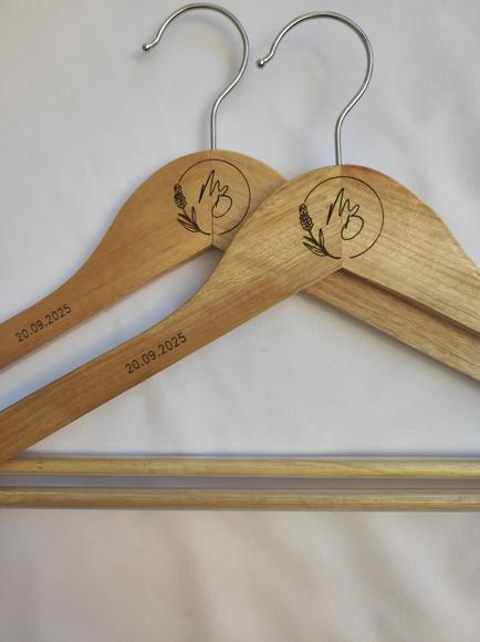 2 Cabides para Casamento Personalizados