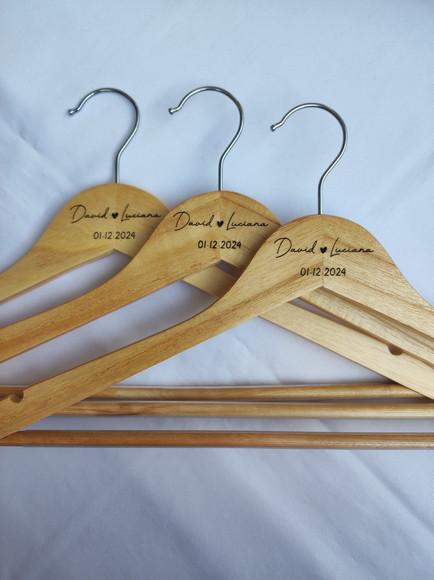 3 Cabides para Casamento Personalizados