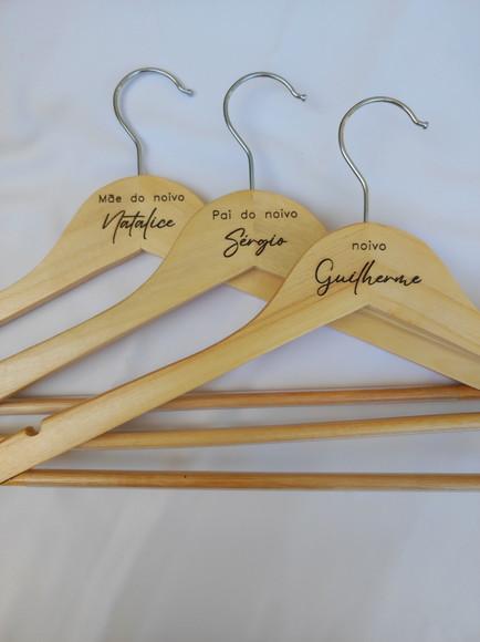 4 Cabides para Casamento Personalizados