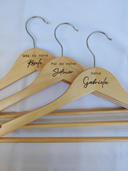 4 Cabides para Casamento Personalizados