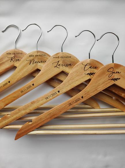 5 Cabides de Casamento Personalizados