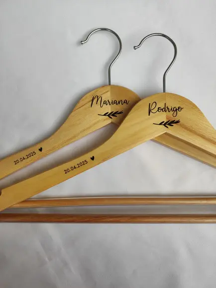2 Cabides para Casamento Personalizados