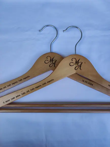 2 Cabides para Casamento Personalizados