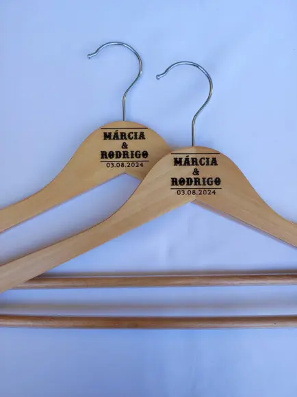 2 Cabides para Casamento Personalizados