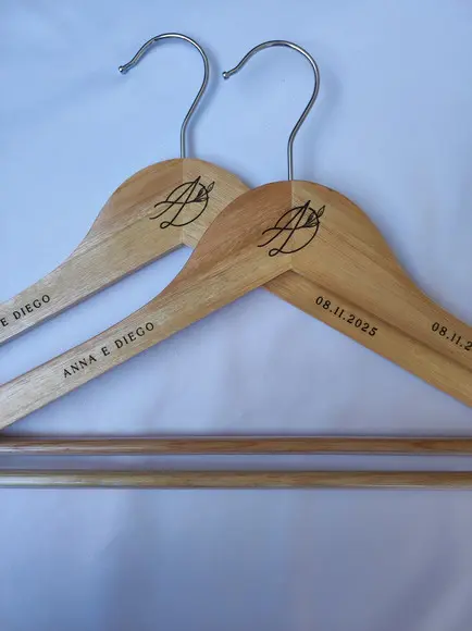 2 Cabides para Casamento Personalizados