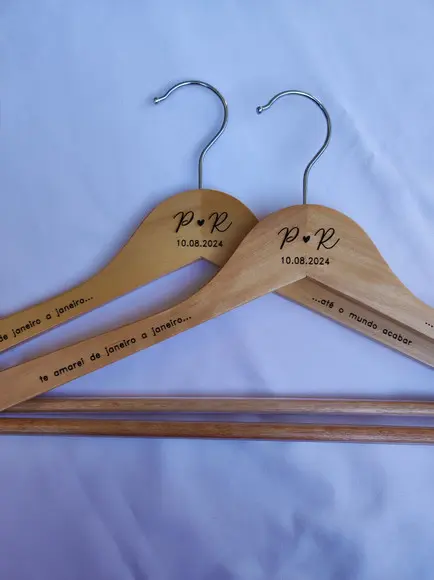 2 Cabides para Casamento Personalizados