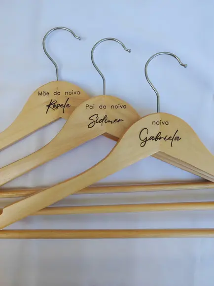 4 Cabides para Casamento Personalizados