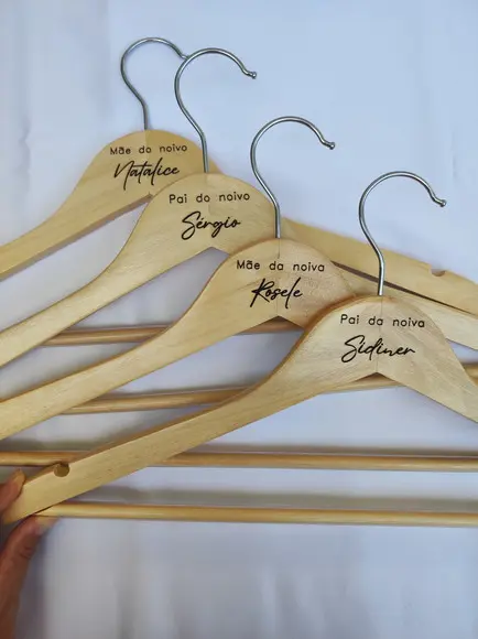 4 Cabides para Casamento Personalizados