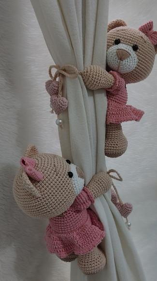 Ursa Abraça Cortina Amigurumi