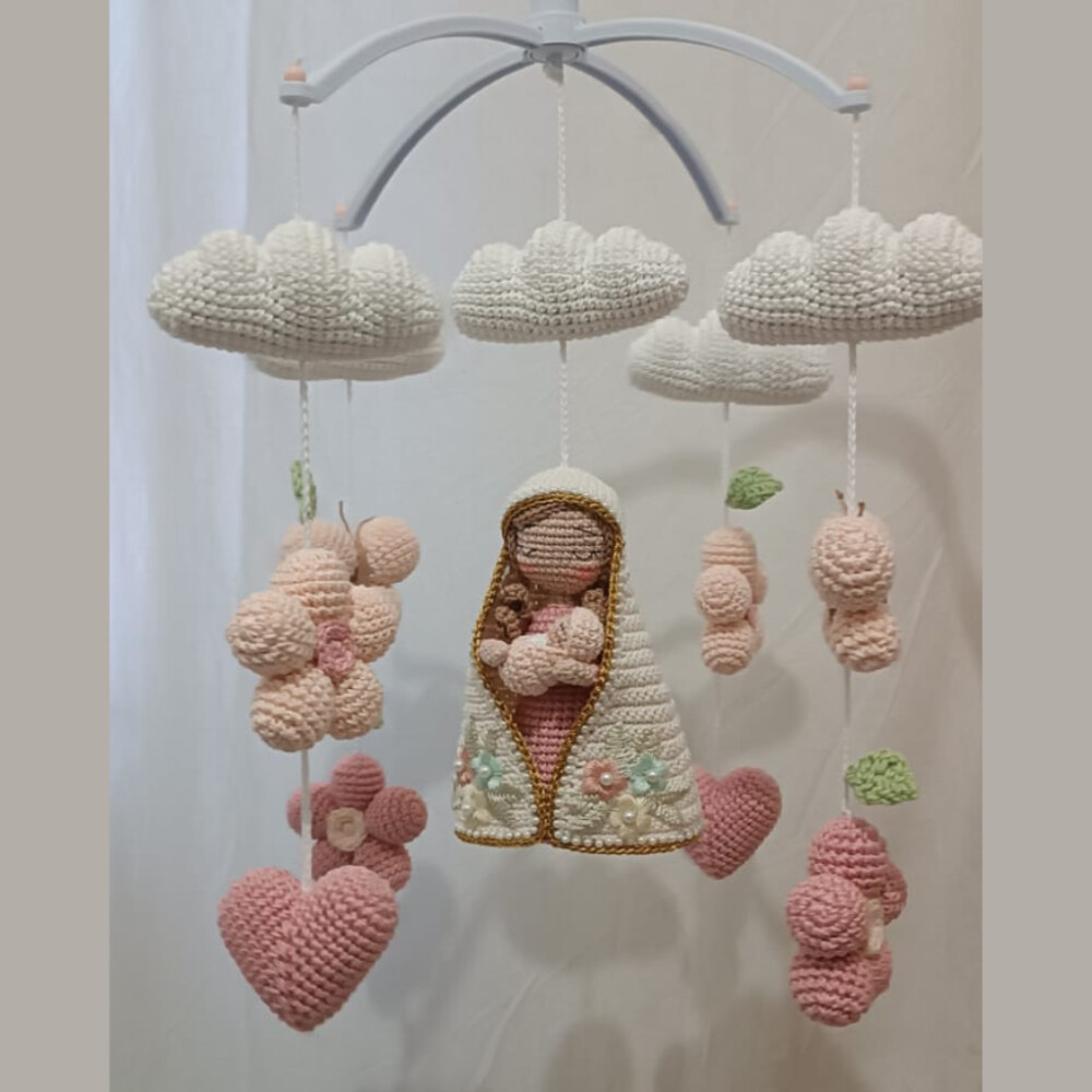 Móbile Musical de Berço Virgem Maria em Amigurumi
