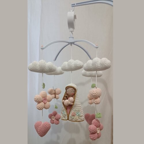 Móbile Musical de Berço Virgem Maria em Amigurumi