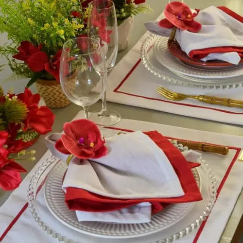 Mesa Posta Vermelha e Branca / 4 Lugares