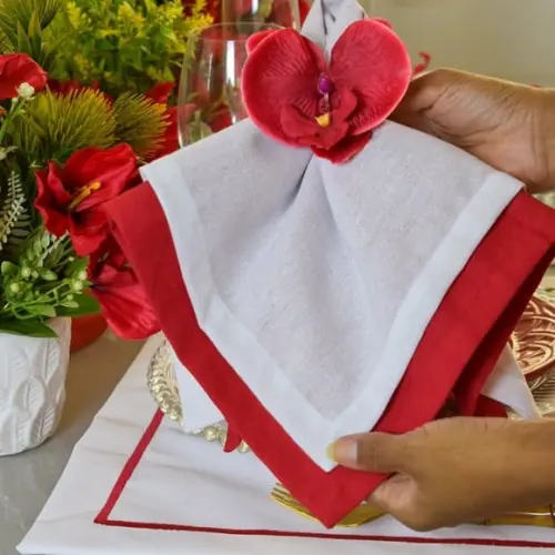 Mesa Posta Vermelha e Branca/ 6 Lugares