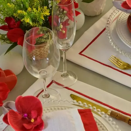 Mesa Posta Vermelha e Branca/ 6 Lugares