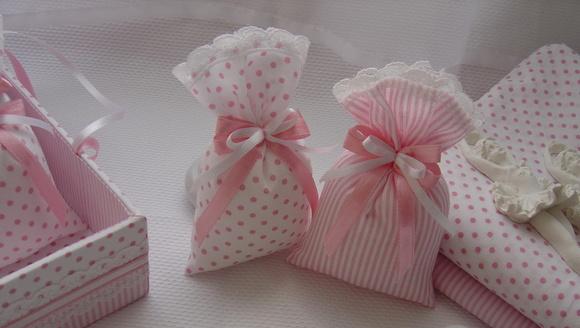 Kit 24 Saches Perfumados + Bandeja Decorada