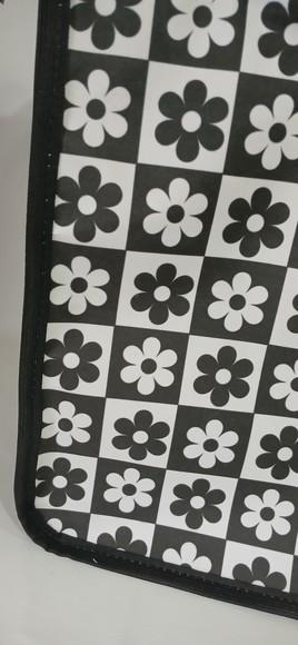 Bolsa Praia Margaridas Black e White