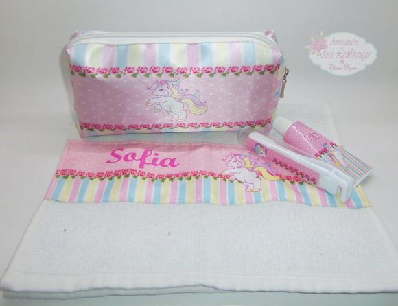 Kit Dental + necessaire + toalha Unicórnio