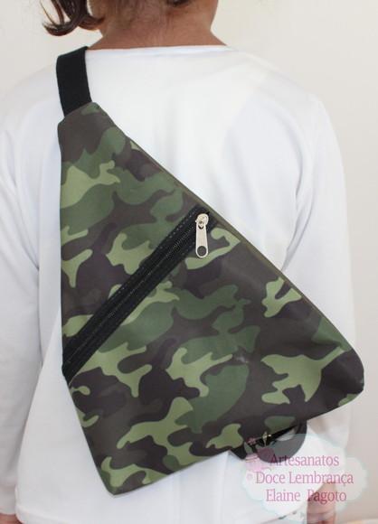Mochila transversal Triangular Camuflada