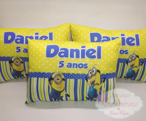 Travesseiro Minions 28X20