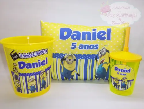 Kit Cinema + Travesseiro Minions