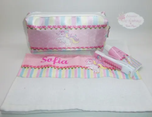 Kit Dental + necessaire + toalha Unicórnio