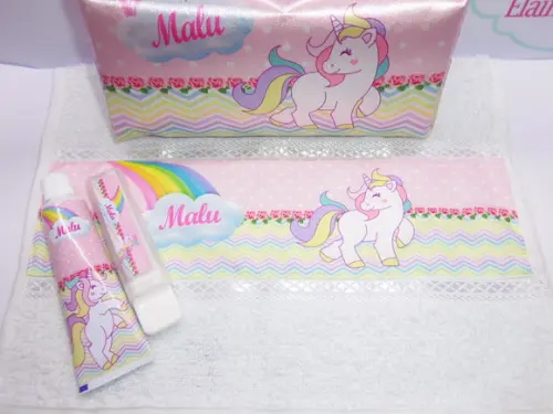 Kit Dental + necessaire + toalha Unicórnio