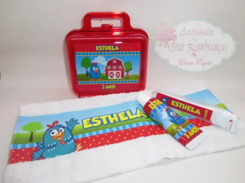 Kit Higiene Dental na Maleta Galinha Pintadinha