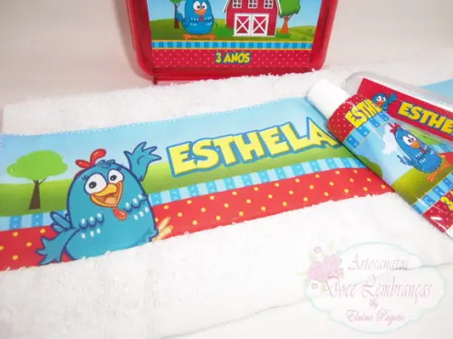 Kit Higiene Dental na Maleta Galinha Pintadinha