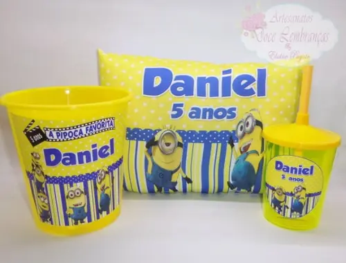 Kit Cinema + Travesseiro Minions