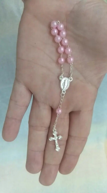 05 Mini Terços Perolados Lembrancinha Batizado Comunhão Casamen