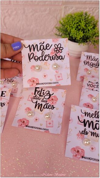 Brinco Pérola na Tag Personalizado -dia da Mães