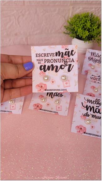 Brinco Pérola na Tag Personalizado -dia da Mães