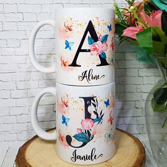 Caneca Floral Personalizada com Inicial + Nome