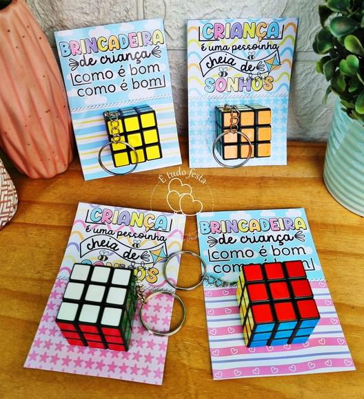 Chaveiro Cubo Mágico com Tag Dia das Crianças